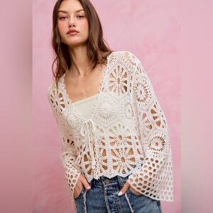 ❤️Hello Gorgeous! Floral Pattern Crochet Knit Tie Front Crop Cardigan -Off White